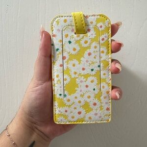 BRAND NEW MARC JACOBS DAISY YELLOW LUGGAGE TAG